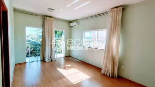 Casa com 8 Quartos para alugar, 400m² no Jardim Karaíba, Uberlândia