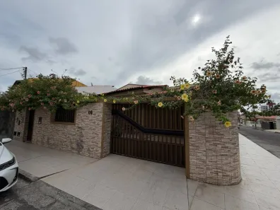 Casa com 6 Quartos à venda, 360m² no Luzia, Aracaju