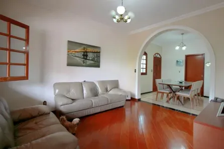Casa com 5 Quartos à venda, 300m² no Pompéia, Belo Horizonte