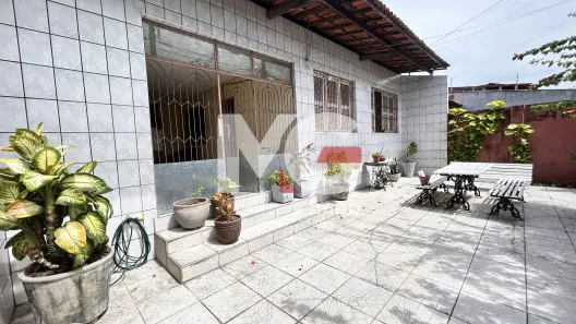 Casa com 5 Quartos à venda, 350m² no Henrique Jorge, Fortaleza