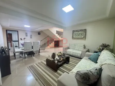 Casa com 4 Quartos à venda, 300m² no Jardim Santa Helena, Maringá