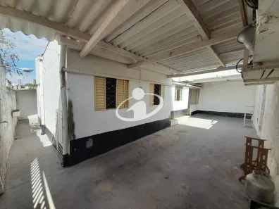 Casa com 4 Quartos para alugar, 100m² no Tabajaras, Uberlândia