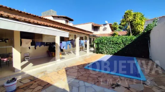 Casa com 3 Quartos à venda, 250m² no Jardim Karaíba, Uberlândia