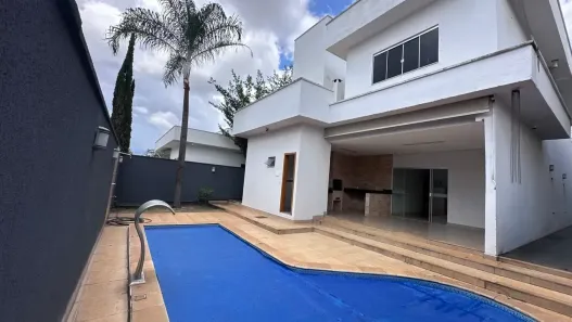 Casa de Condomínio com 4 Quartos para alugar, 245m² no Jardins Madri, Goiânia
