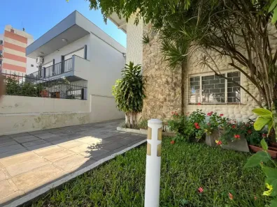 Casa com 3 Quartos à venda, 209m² no Azenha, Porto Alegre