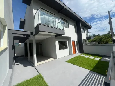 Sobrado com 3 Quartos à venda, 110m² no Forquilhas, São José