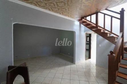 Casa com 3 Quartos para alugar, 213m² no Vila Nivi, São Paulo