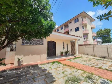 Casa com 3 Quartos à venda, 221m² no São Gerardo, Fortaleza
