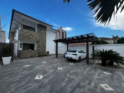 Casa com 9 Quartos à venda, 400m² no Balneário, Florianópolis