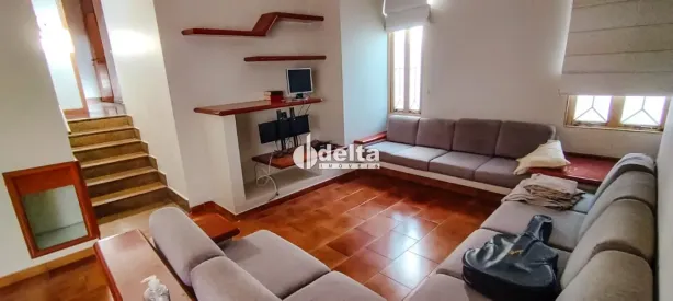 Casa com 3 Quartos para alugar, 216m² no Saraiva, Uberlândia
