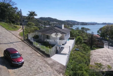 Casa com 3 Quartos à venda, 250m² no Ponta de Baixo, São José