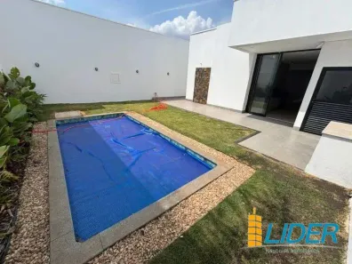 Casa com 3 Quartos à venda, 229m² no Cidade Jardim, Uberlândia