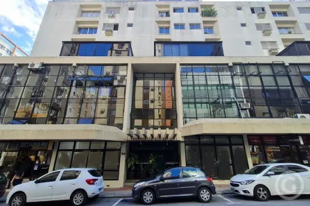 Apartamento com 2 Quartos para alugar, 100m² no Centro, Florianópolis