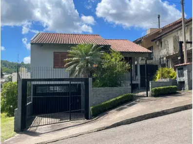 Casa com 2 Quartos para alugar, 130m² no Vila Nova, Novo Hamburgo