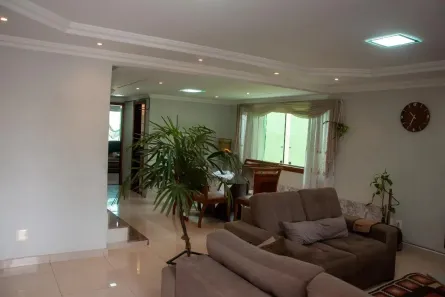 Casa com 3 Quartos à venda, 240m² no Colonial, Contagem