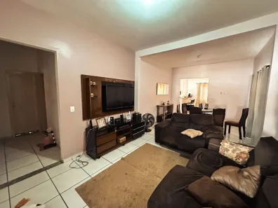 Casa com 3 Quartos à venda, 180m² no Jardim Patrícia, Uberlândia