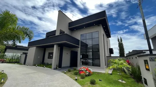 Sobrado com 4 Quartos à venda, 320m² no Condomínio do Lago 1ª Etapa, Goiânia