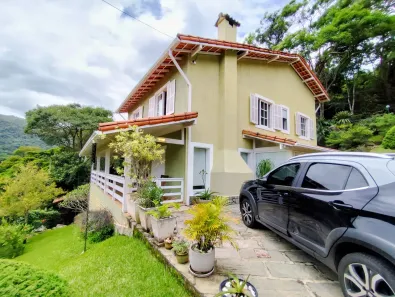 Casa com 4 Quartos à venda, 420m² no Nogueira, Petrópolis