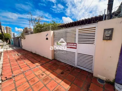 Casa com 3 Quartos à venda, 240m² no Candelária, Natal