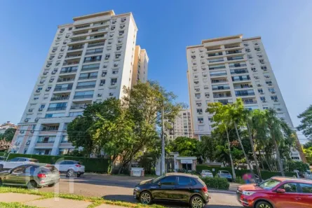 Apartamento com 2 Quartos à venda, 70m² no Passo da Areia, Porto Alegre