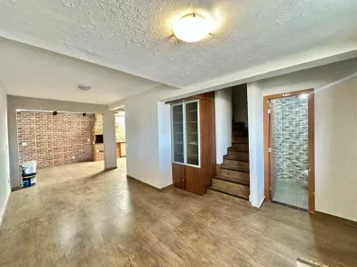 Casa com 3 Quartos para alugar, 130m² no Cabral, Contagem
