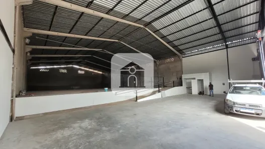 Galpão/Depósito/Armazém à venda, 800m² no Nossa Senhora das Graças, Uberlândia