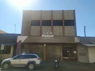 Prédio Comercial para alugar, 400m² no Nossa Senhora Aparecida, Uberlândia