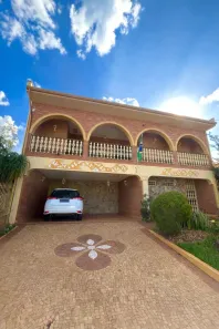 Sobrado com 4 Quartos para venda ou aluguel, 352m² no Cidade Jardim, Pirassununga