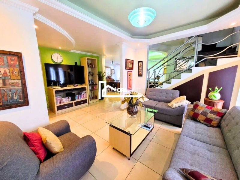 Casa com 5 quartos — Santa Terezinha, Belo Horizonte
