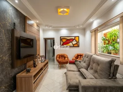 Casa com 3 Quartos à venda, 156m² no Presidente Roosevelt, Uberlândia