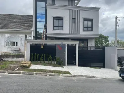 Sobrado com 3 Quartos à venda, 241m² no Pinheirinho, Curitiba