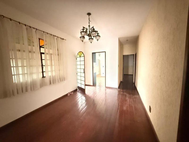 Casa com 4 quartos — Caiçaras, Belo Horizonte
