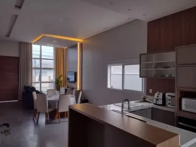 Casa com 2 Quartos para alugar, 160m² no Centro, Palhoça