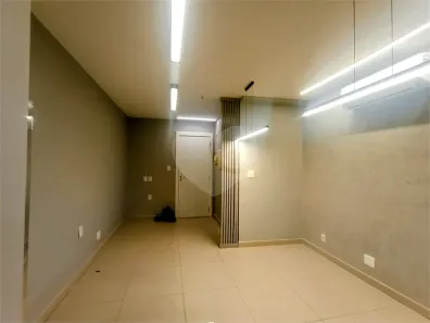 Sala Comercial para alugar, 29m² no Del Castilho, Rio de Janeiro