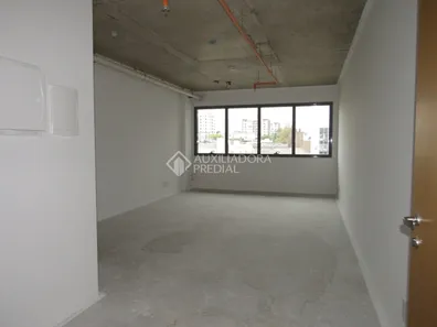 Sala Comercial para alugar, 39m² no Passo da Areia, Porto Alegre