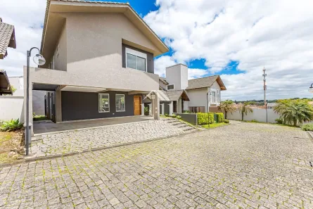 Sobrado com 4 Quartos à venda, 230m² no Novo Mundo, Curitiba