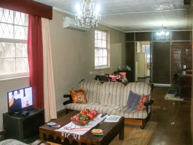 Casa com 4 Quartos à venda, 330m² no Santa Cecília, Porto Alegre