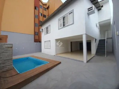 Casa com 8 Quartos para alugar, 413m² no Areão, Cuiabá