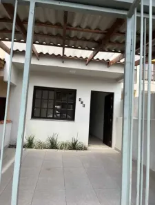 Sobrado com 2 Quartos para alugar, 50m² no Vila Cledi, Gravataí
