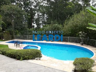 Casa de Condomínio com 5 Quartos para venda ou aluguel, 900m² no Residencial Tamboré, Barueri