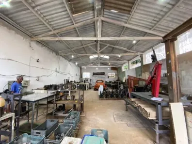 Galpão/Depósito/Armazém com 3 Quartos à venda, 250m² no Padre Eustáquio, Belo Horizonte