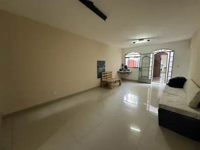 Casa com 5 Quartos à venda, 200m² no Santa Mônica, Belo Horizonte