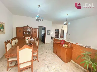 Casa com 3 Quartos à venda, 303m² no Alfredo Custódio de Paula, Pouso Alegre