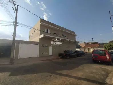 Apartamento com 3 Quartos para alugar, 80m² no Jardim Patrícia, Uberlândia