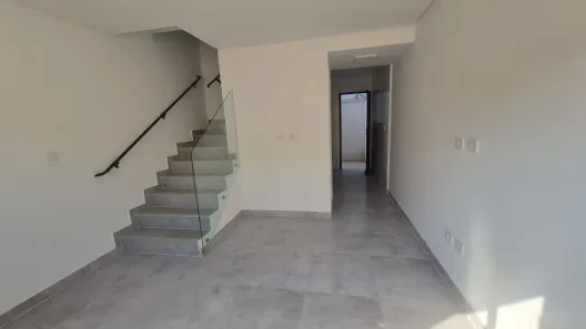 Casa de Condomínio com 2 Quartos para venda ou aluguel, 55m² no Antártica, Praia Grande