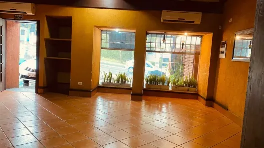 Prédio Comercial para alugar, 180m² no Jardim Londrina, São Paulo