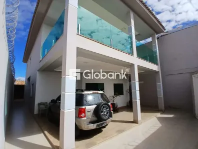 Sobrado com 3 Quartos à venda, 270m² no João Alves, Montes Claros