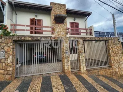 Sobrado com 3 Quartos à venda, 351m² no Vila Nogueira, Campinas