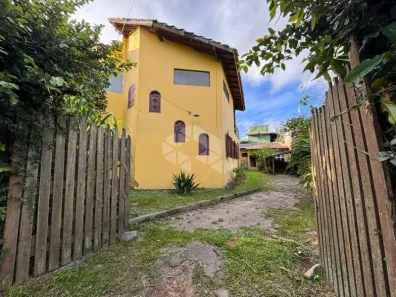 Casa com 2 Quartos para alugar, 130m² no Rio Tavares, Florianópolis