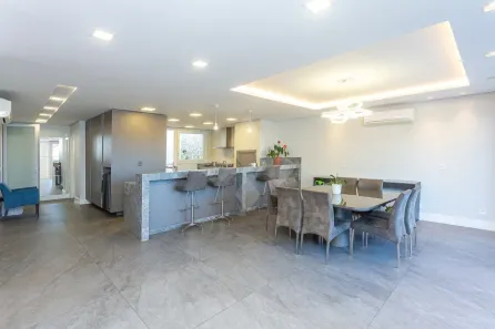 Casa com 3 Quartos à venda, 256m² no Três Figueiras, Porto Alegre